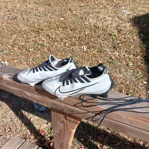 Nike vapor football cleats size 11
